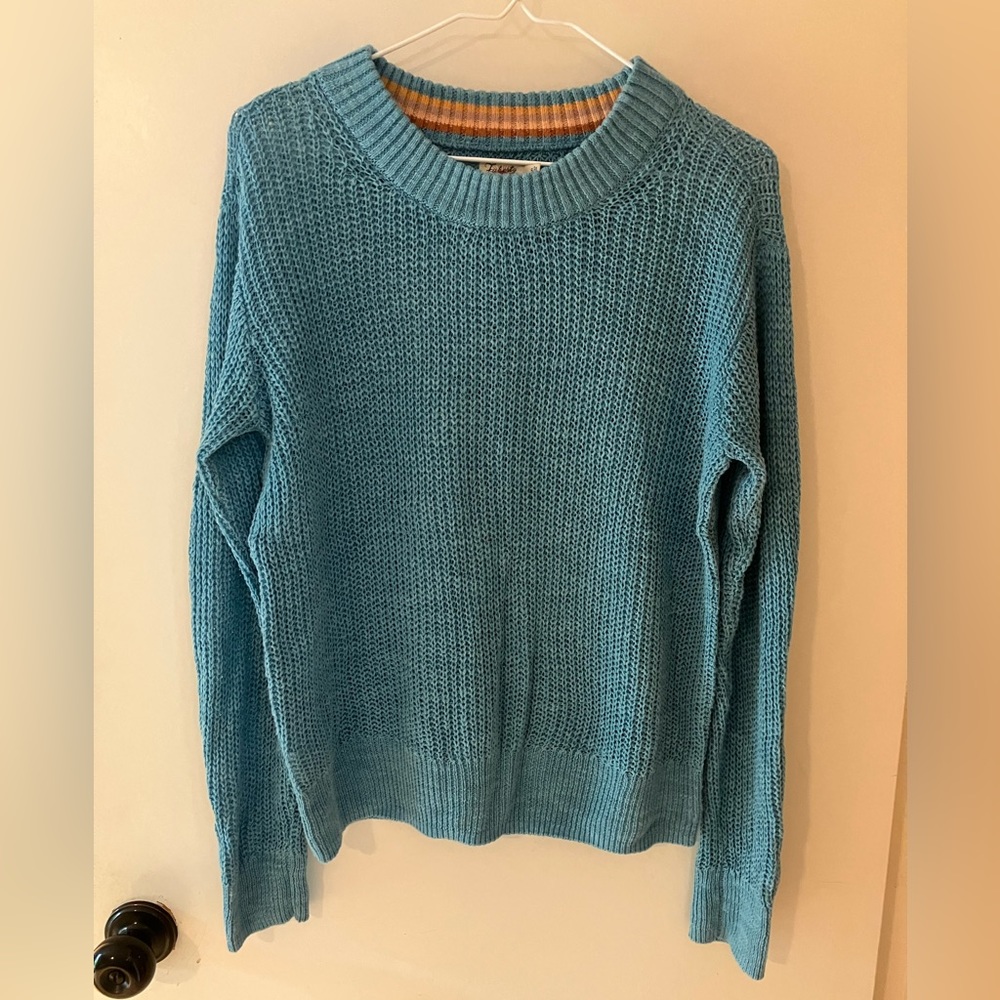 Faherty Brand summer sweater. Lightly worn and in good condition.